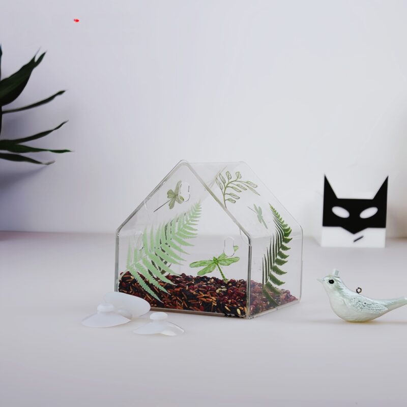 3 Clear View Window Bird Feeder The grass green theme exudes a natural atmosphere